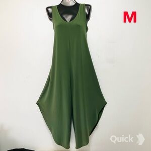 M - NWT Tash + Sophie Sleeveless Wide Leg Jumpsuit